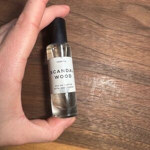 Scandal Wood Eau de Parfum - Black Cap